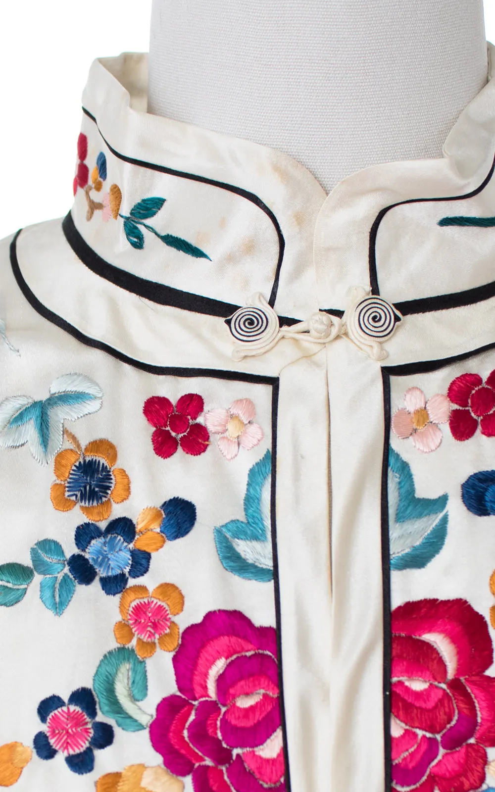 1930s 1940s Bugs & Floral Embroidered Silk Satin Lounge Set | medium/large