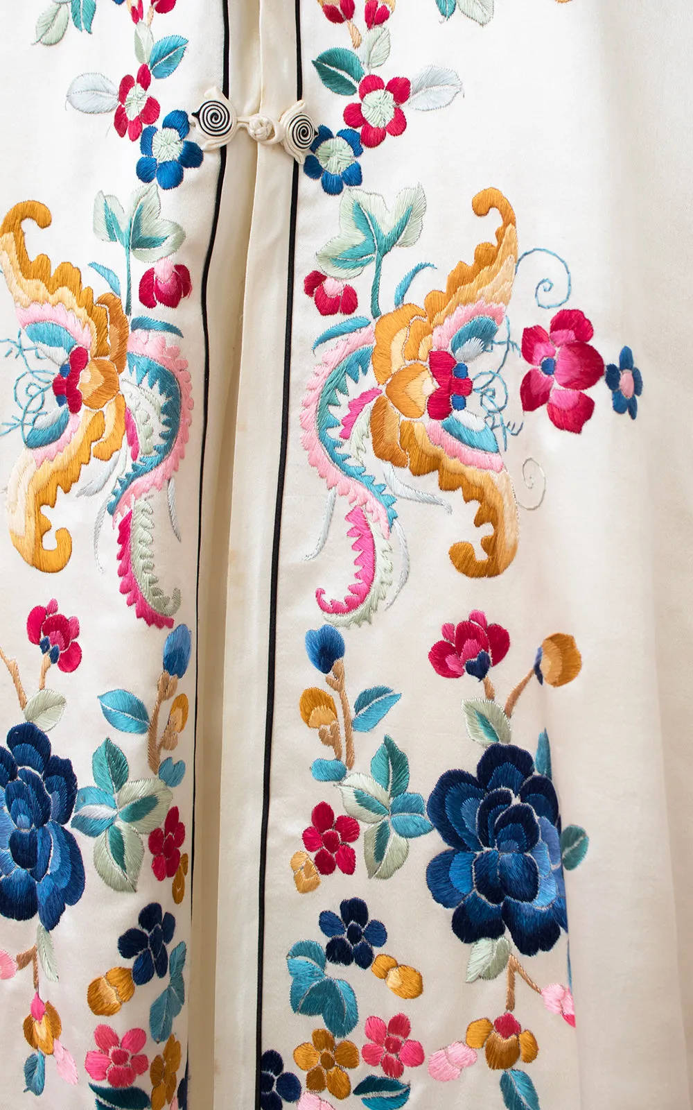 1930s 1940s Bugs & Floral Embroidered Silk Satin Lounge Set | medium/large