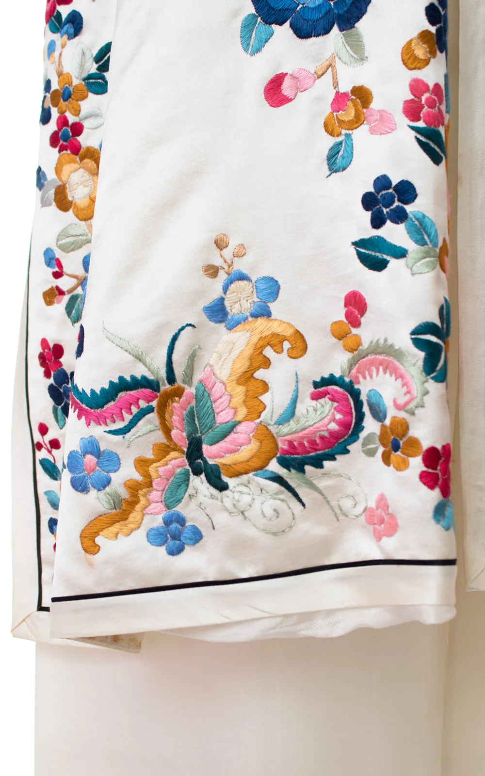 1930s 1940s Bugs & Floral Embroidered Silk Satin Lounge Set | medium/large