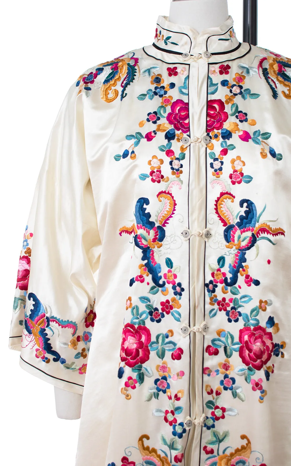 1930s 1940s Bugs & Floral Embroidered Silk Satin Lounge Set | medium/large