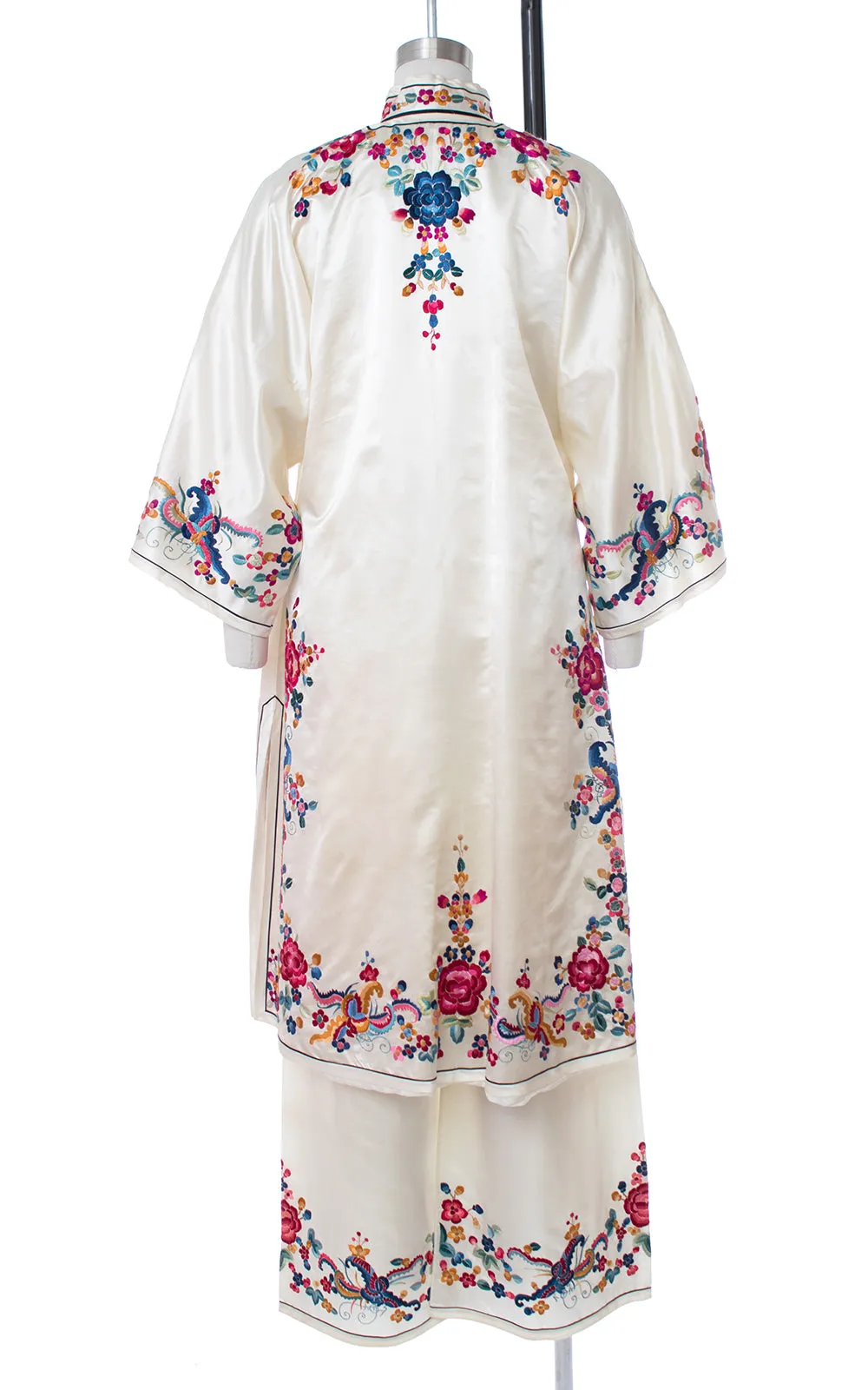 1930s 1940s Bugs & Floral Embroidered Silk Satin Lounge Set | medium/large