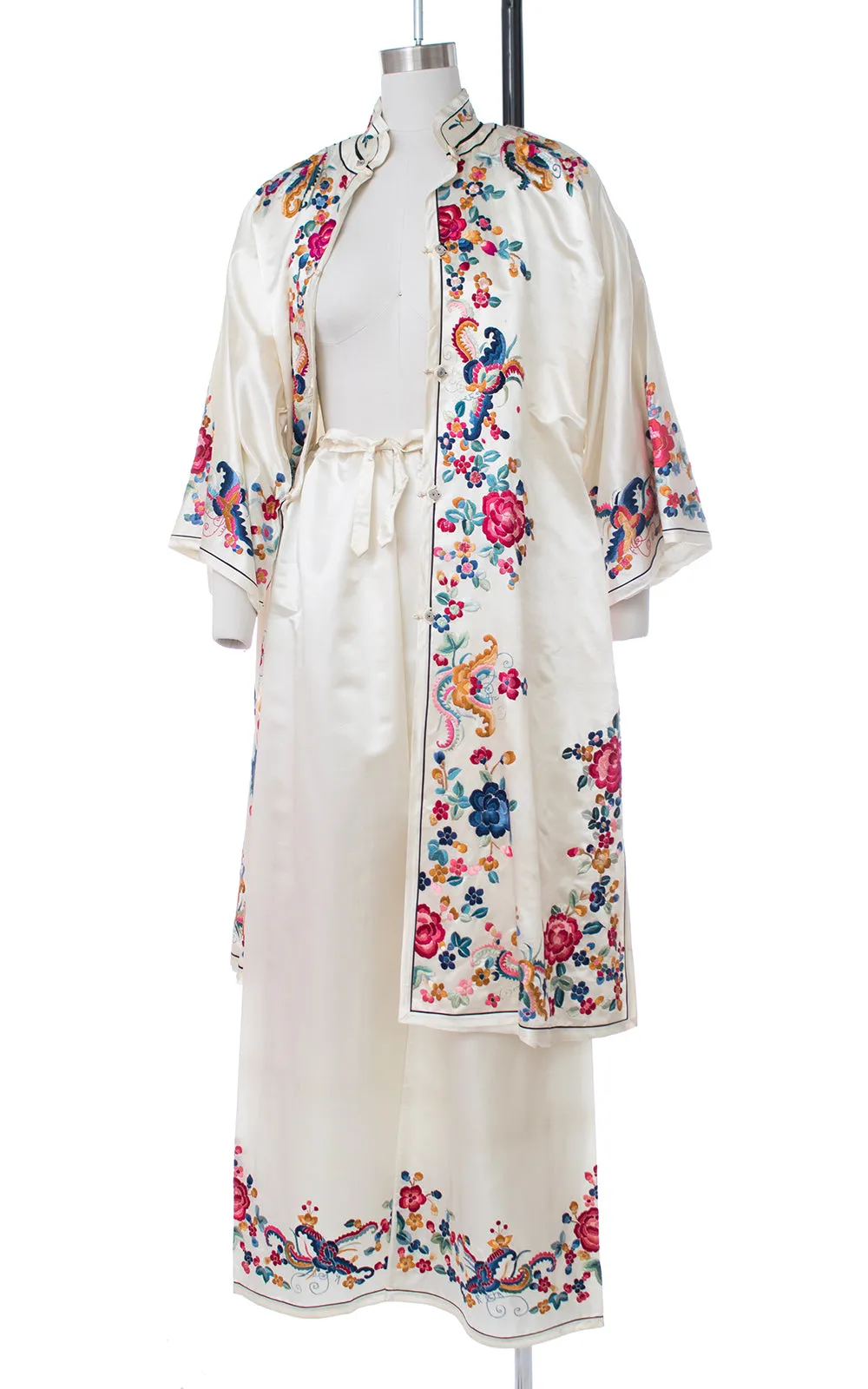 1930s 1940s Bugs & Floral Embroidered Silk Satin Lounge Set | medium/large