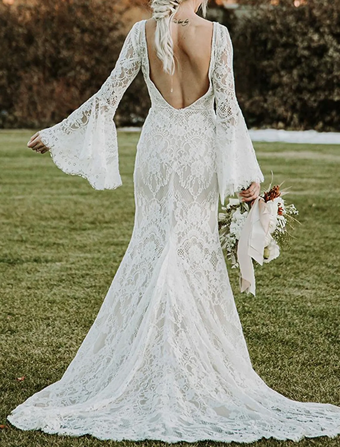 Beach Vintage Open Back Boho Wedding Dresses Mermaid / Trumpet V Neck Long Sleeve Court Train Lace Bridal Gowns With Appliques